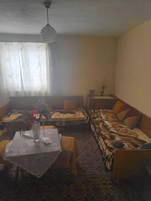 двуетажна къща в с.Кадиево