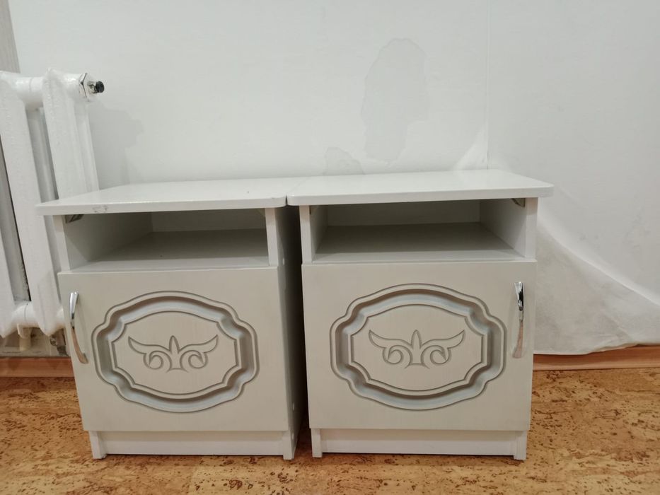 Продаёт срочно спальный гарнитур