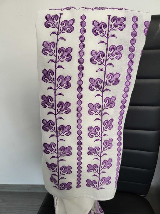 Ie tradiționala cusuta  100% manual