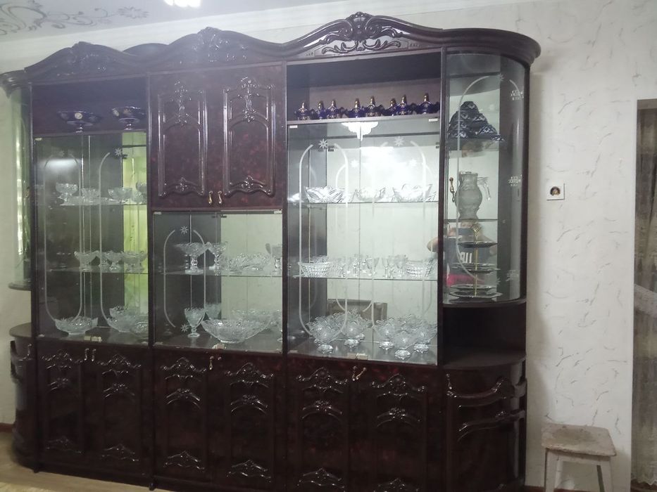 Стенка для гостиной 2 штук 1 тёмно каричневый 2 светло каричневый