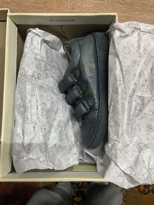 Продавам детски обувки Lasocki.