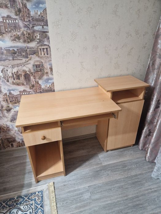 Продам письменный стол в хорошем состоянии