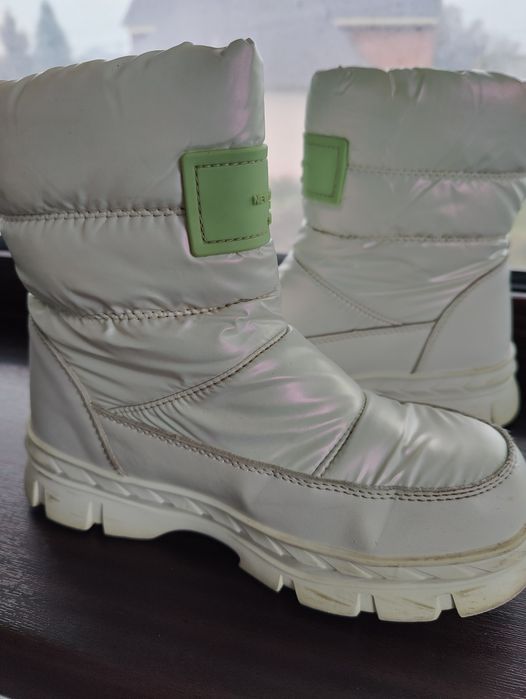 Продам зимние сапоги на девочку