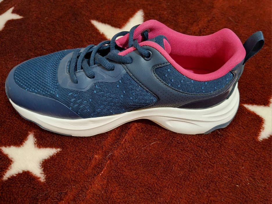 Кроссовки размер 38.