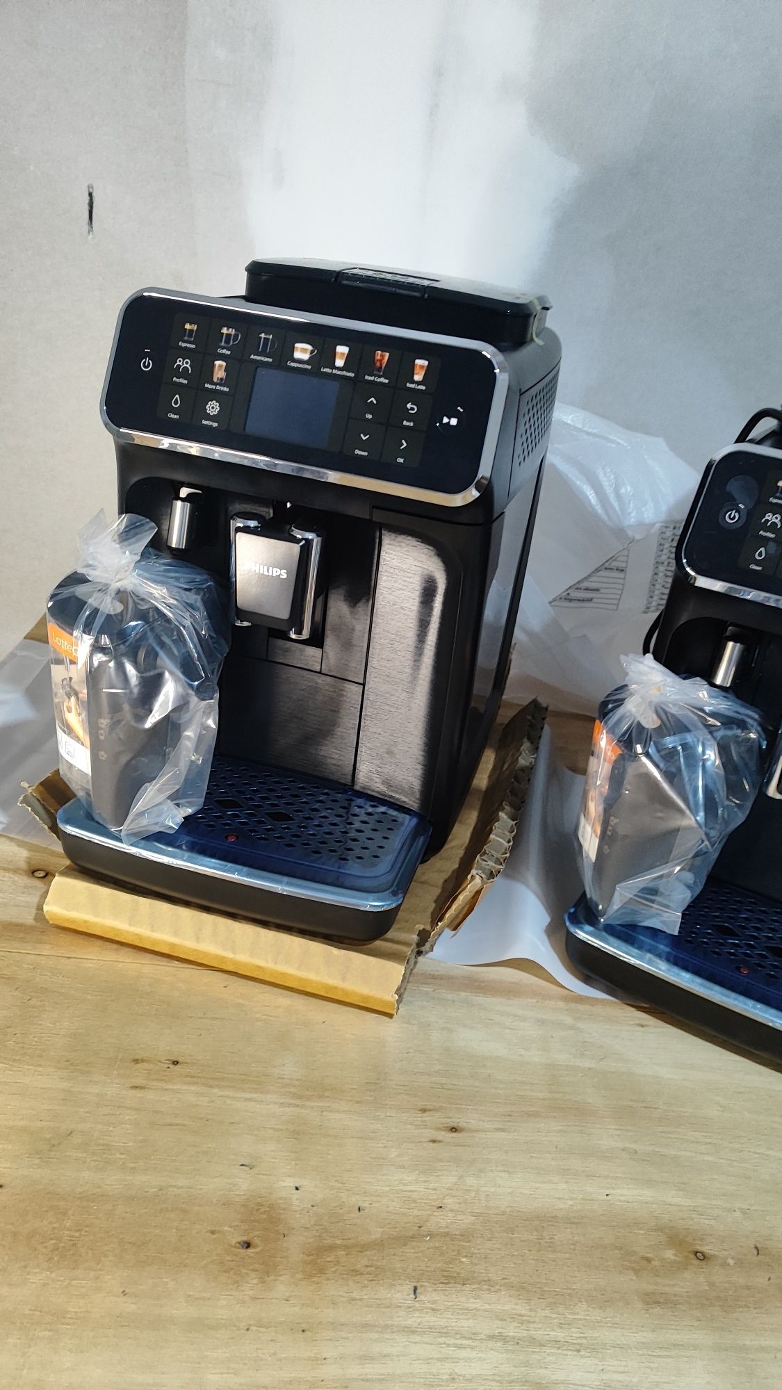 Espressor automat Philips Seria 5500 LatteGo