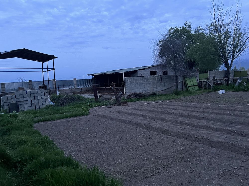 Продается дом + времянка , есть сарай, сеновал , навес
