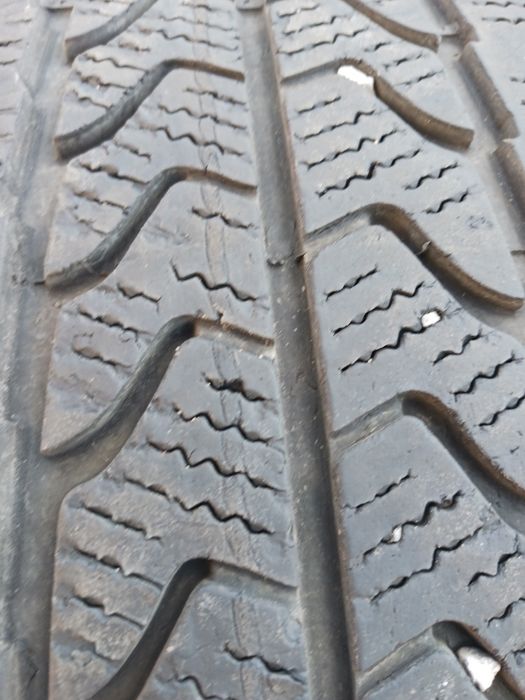 Cauciucuri C-uri 215/60/17