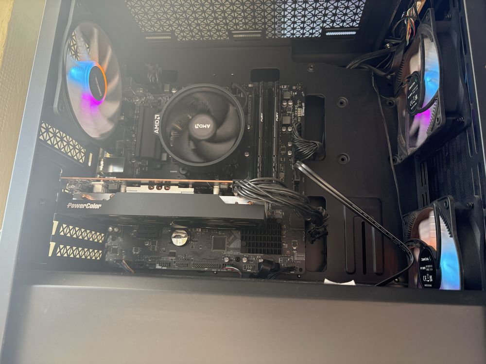 КАТО НОВ Е Геймърски компютър, RYZEN 5, 16 RAM, RX 6600 8 GB GAMING PC