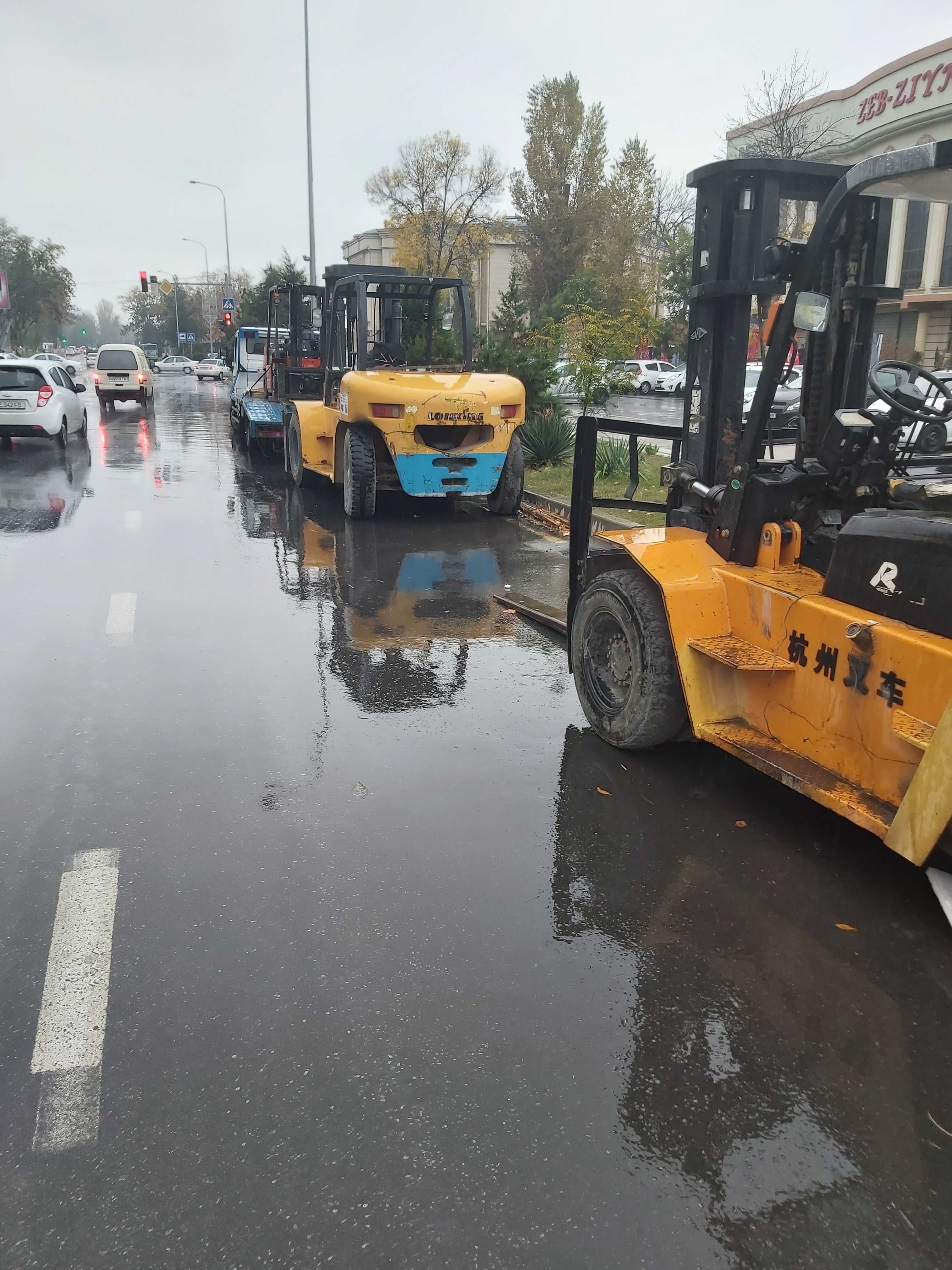 кара эвакуатор пагрузчик вилочное логистика услуги автокари техника