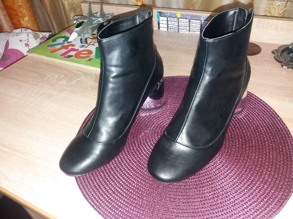 cizmulite ZARA marimea 37