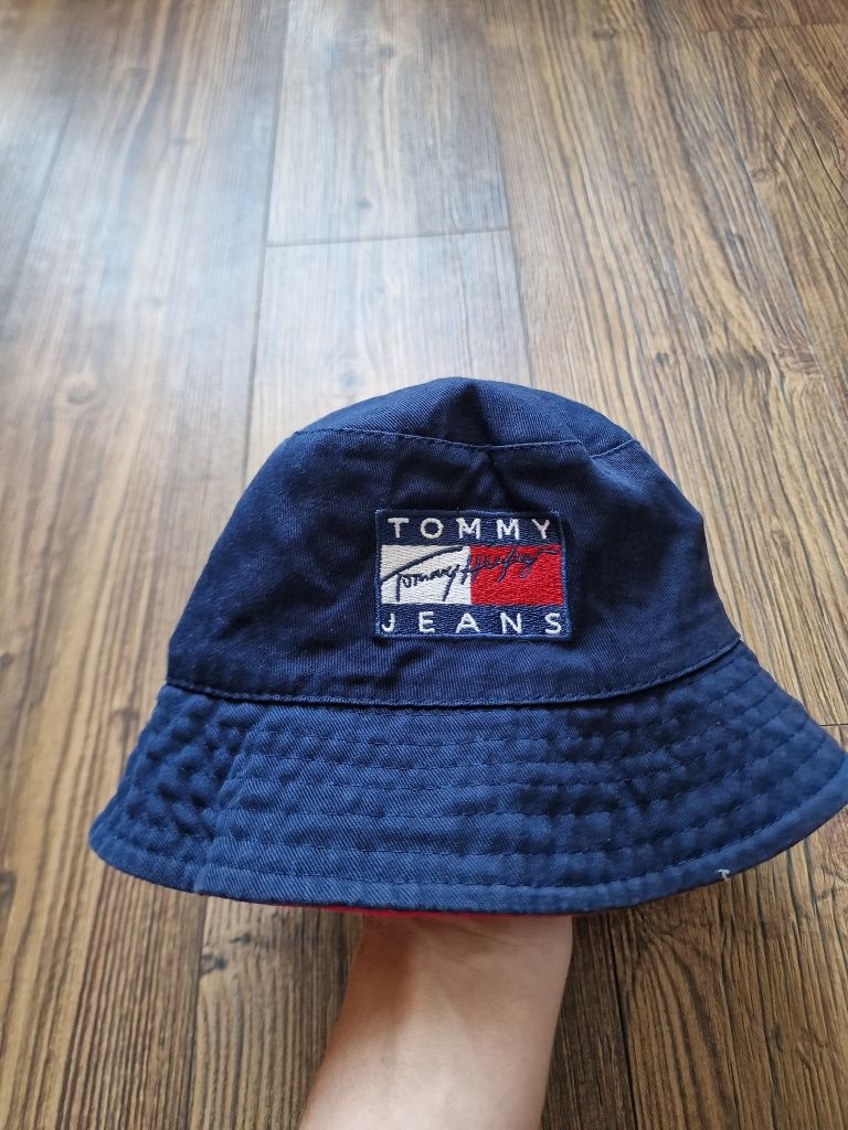 Страхотна шапка TOMMY HILFIGER,  унисекс,  един размер