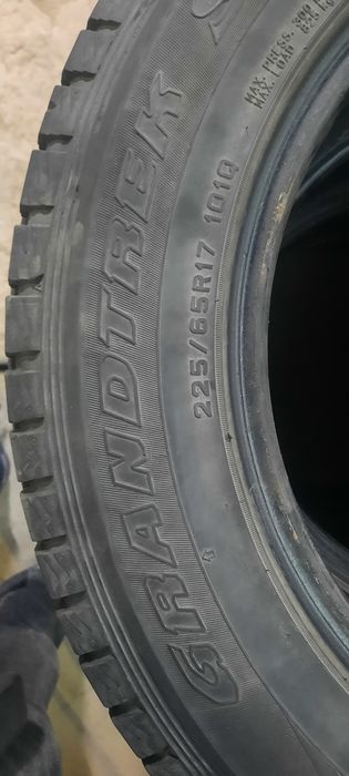 Шины зимние  б/у Dunlop 225/65/R17