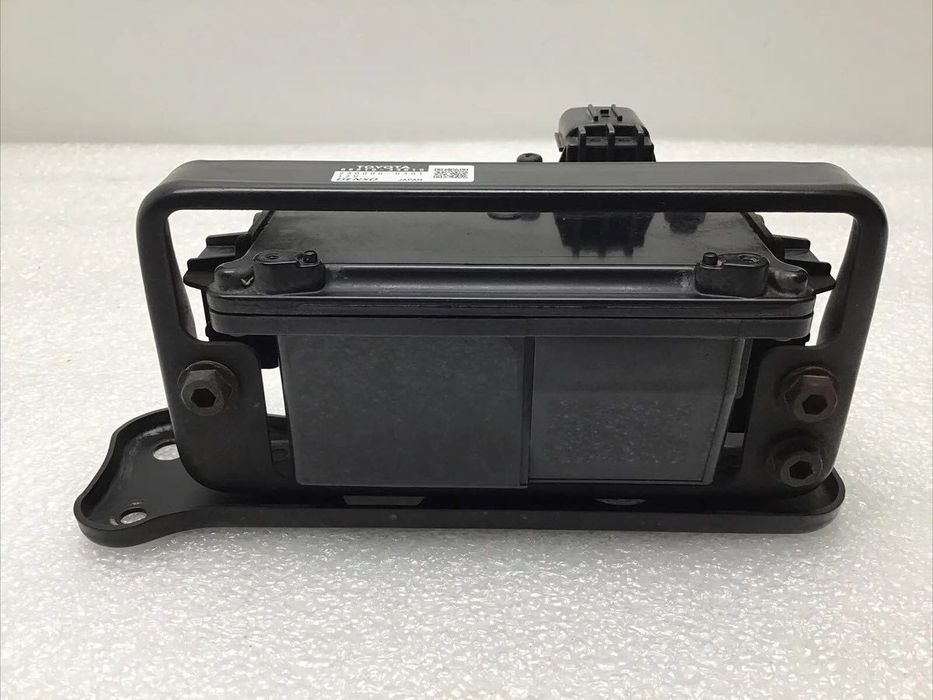 На Toyota Sequoia — Радар.