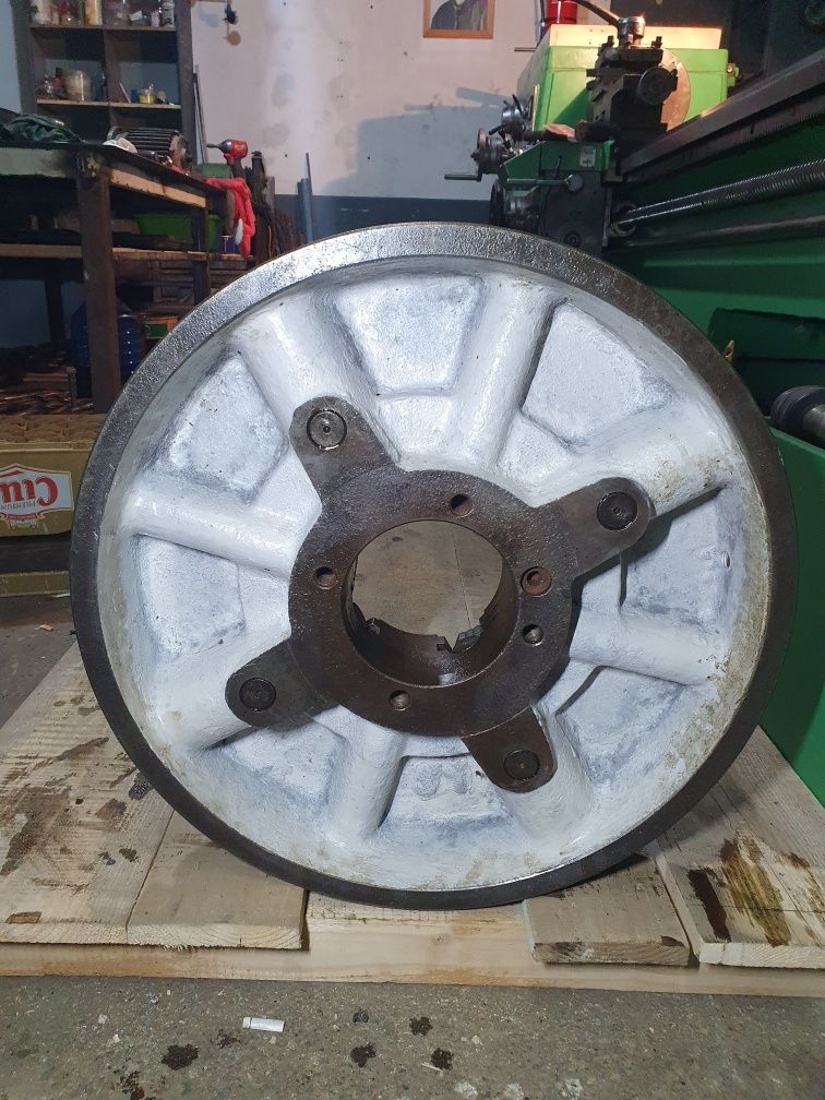 Vând planșaibă pentru Strung, diametrul de  560 mm și port cuțit