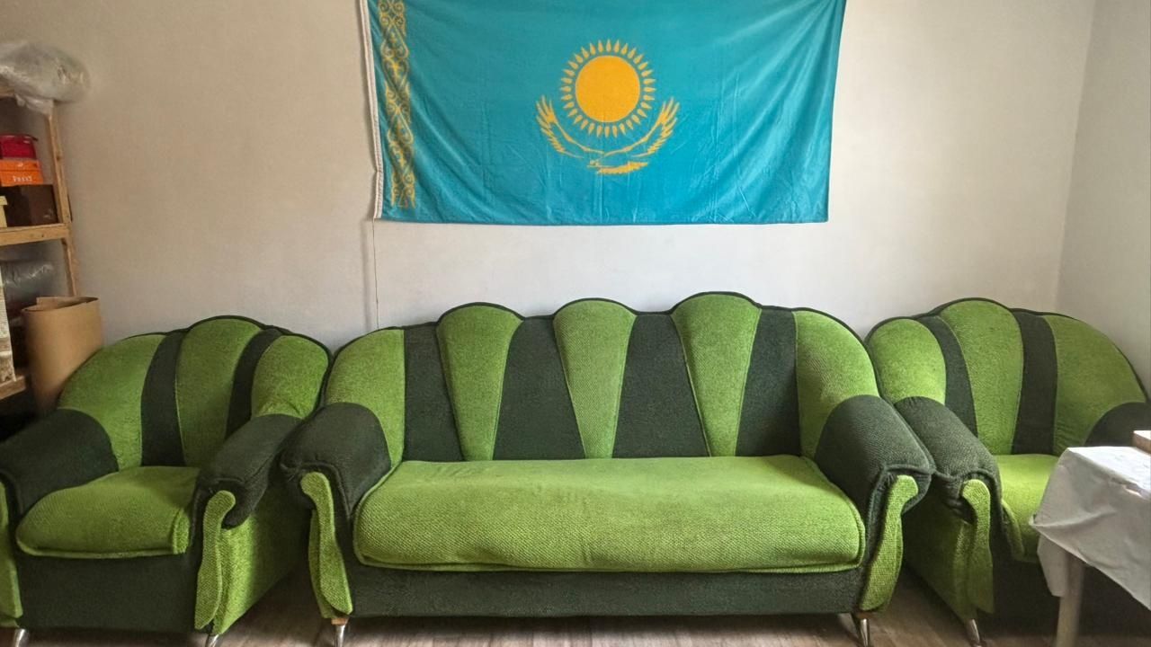 продается диван.