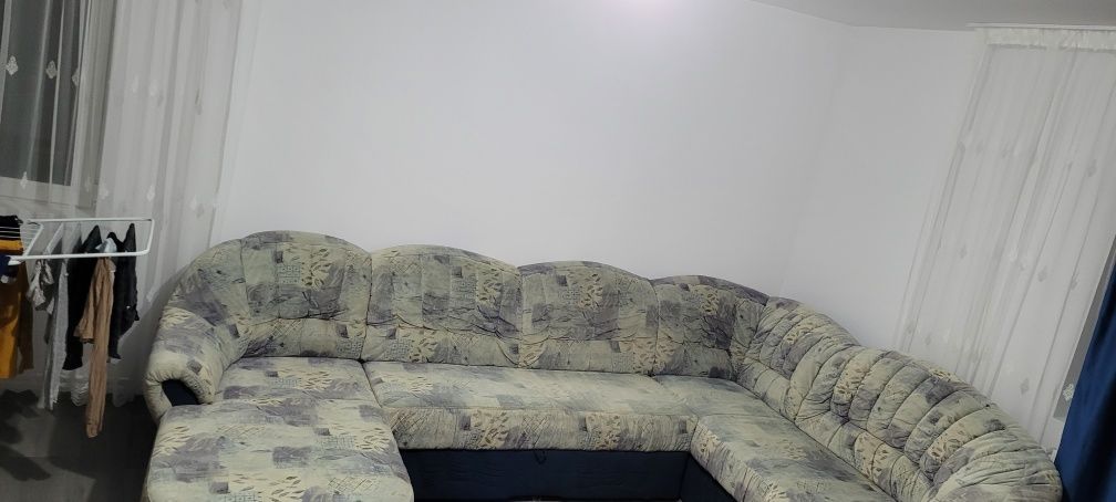 Vând colțar în stare foarte bună