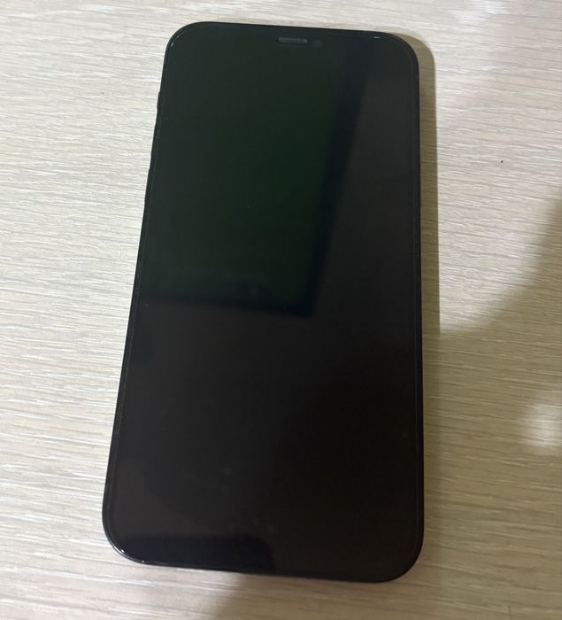 Iphone 12 simplu
