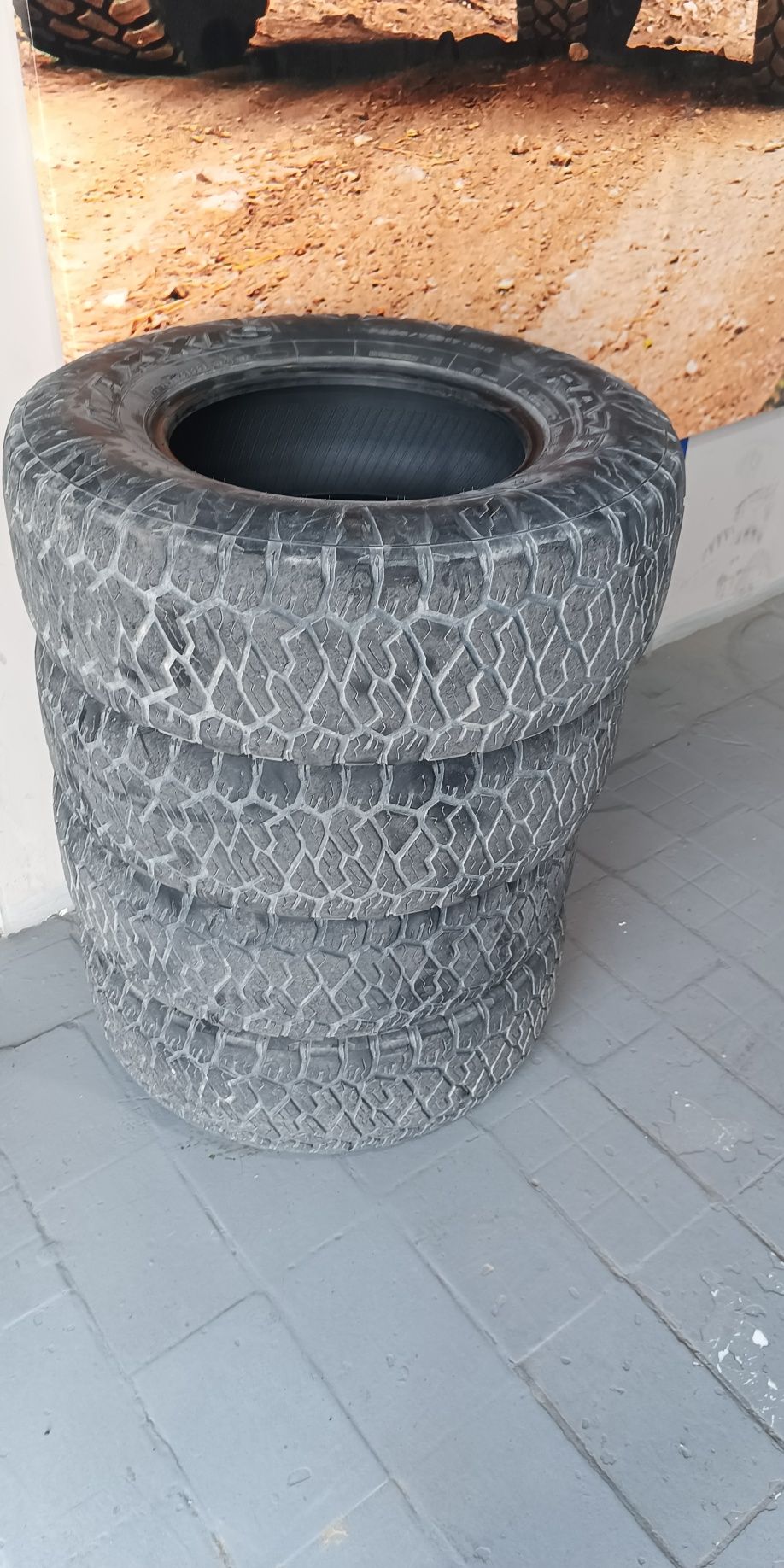 Продам шины MAXXIS Razr AT-811 285/70 R17 117T