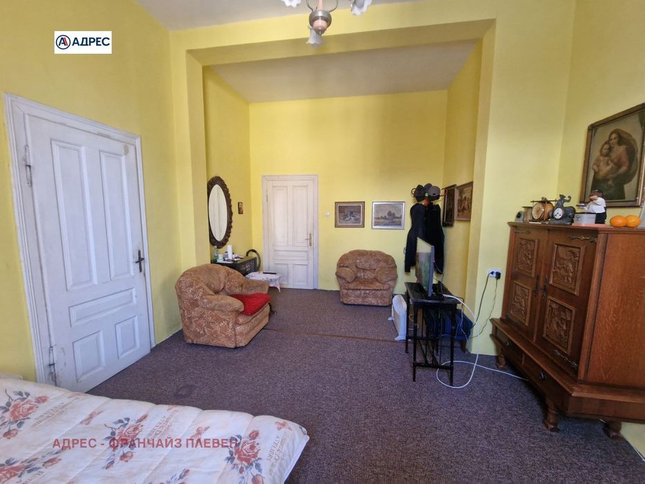 Продава се Многостаен апартамент в Плевен, Идеален център - 210 кв.м за 1191 €/кв.м - Снимка #9