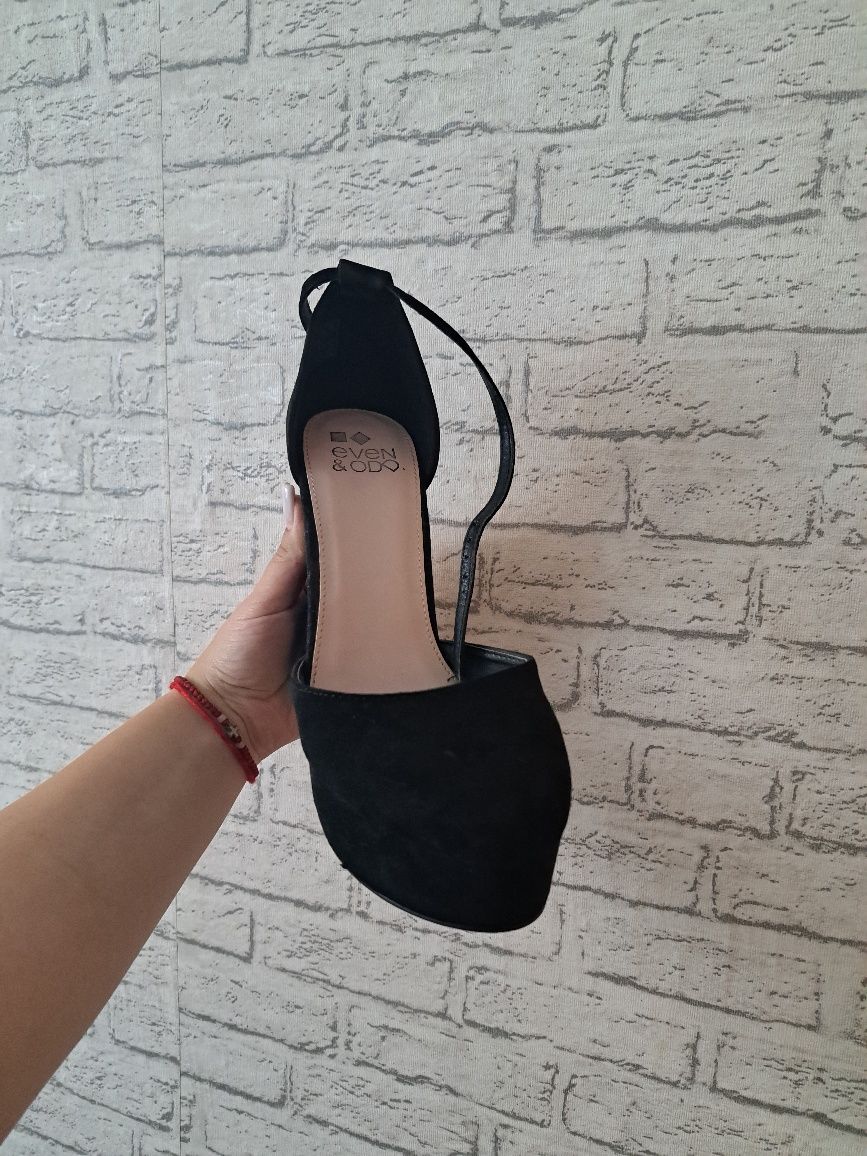Черни, удобни обувки с дебел ток