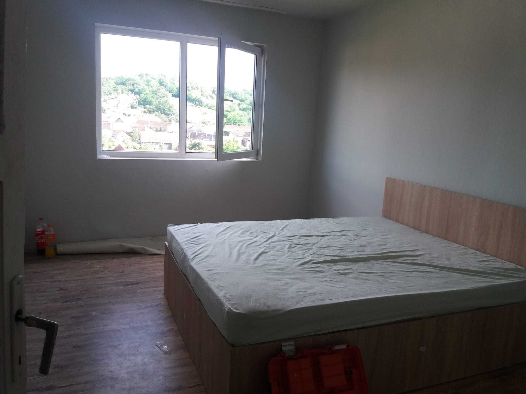 Apartament cu doua camere, 55 mp + balcon, Lipova