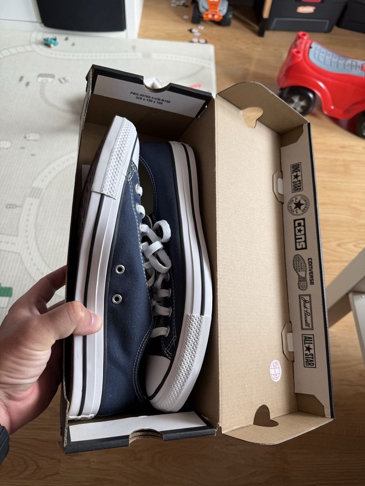 Нови Кецове Converse номер 43