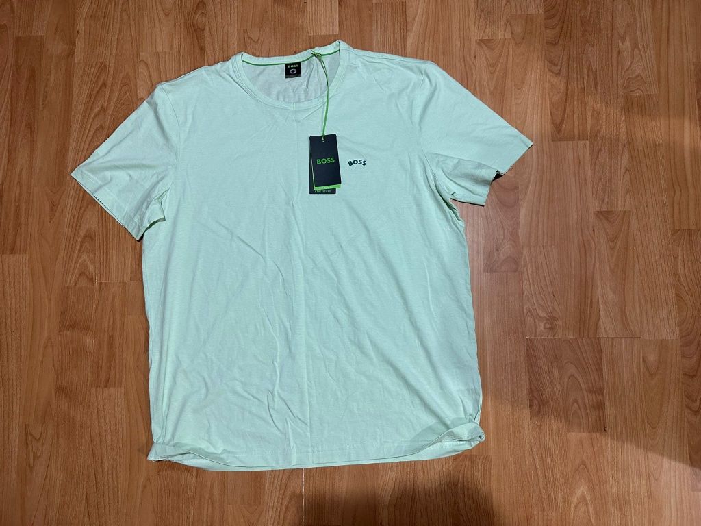 Tricouri barbati XL / XXL ( armani, hugo boss)