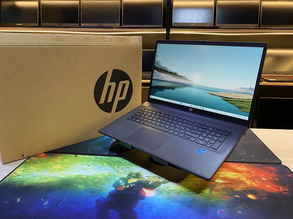 Ноутбук HP Laptop 17 Core i3-1215U! 8GB! SSD 512GB - в новом состоянии