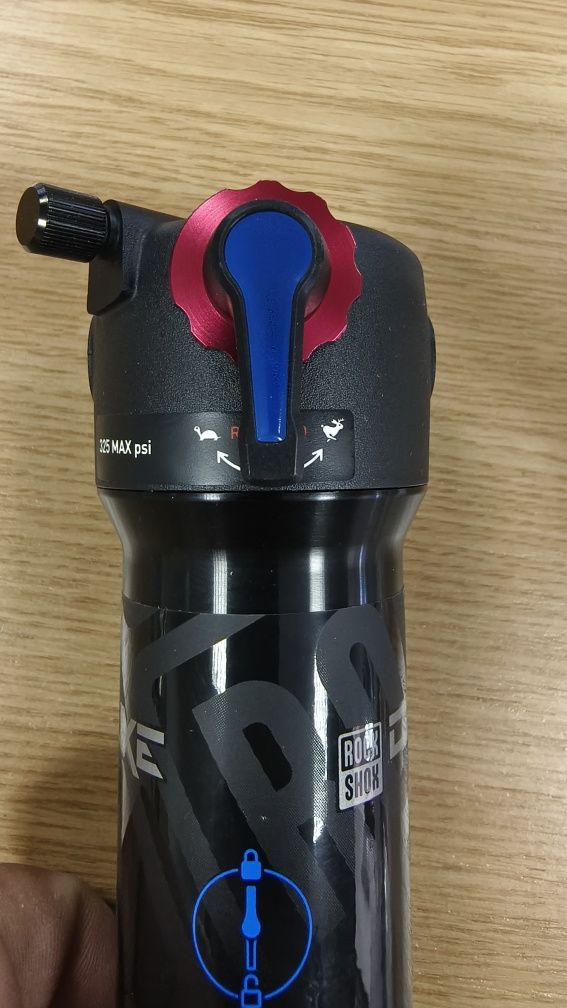 Заден амортисьор/Шок Rock Shox Deluxe Select+ 205x65mm Trunion