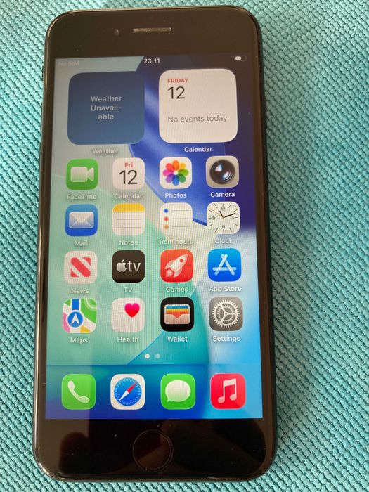 iPhone SE 2020 (2nd gen) 64GB Black черен iOS 26 esim отключен