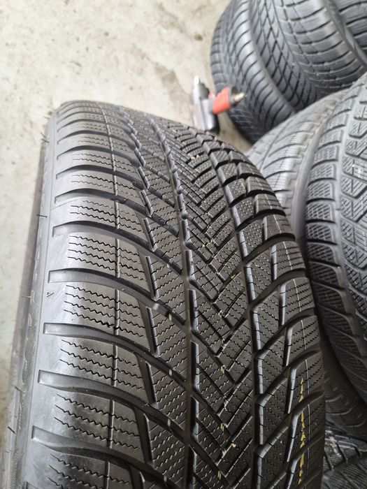 Vand set anvelope Brigestone 235.50.19 iarna