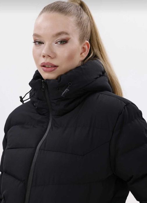 Черно дамско пухено яке с качулка
