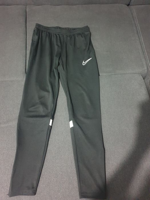 Blugi barbati de vanzare