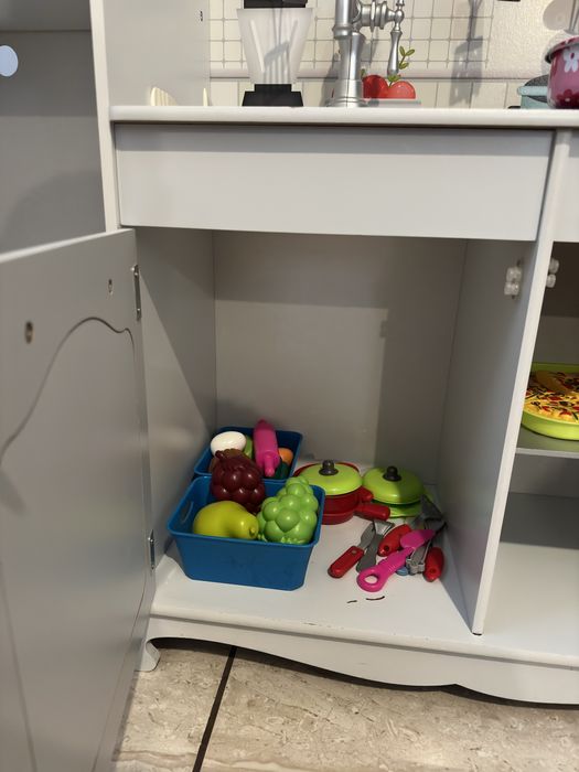 Голяма дървена кухня