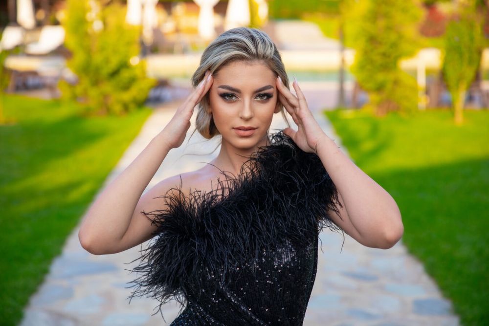 Официална рокля Beyond