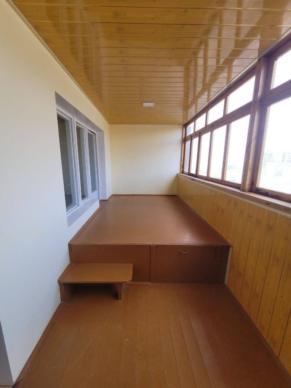 Srochna sotiladi Sateppo 6 metrlik balkoni 2 xonalini 3 qilgan