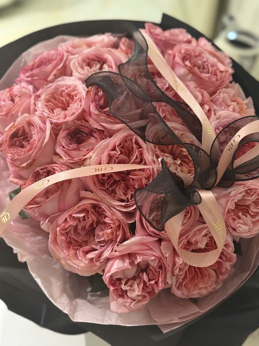 Букет цветов пионовидные розы