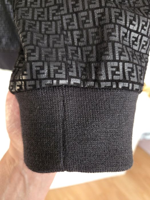 Продам новую натуральную кожаную куртку фирма  FENDI