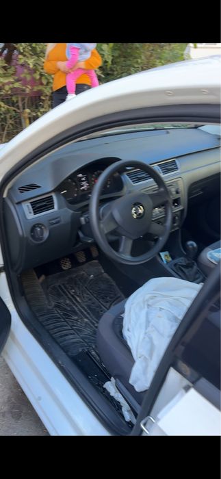 Vand skoda rapid ,motor 1.2 benzina anul de fabricatie 2013,km 43000