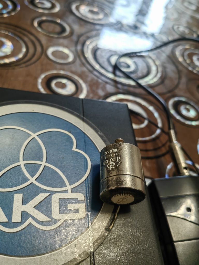 Продавам дистанционно AKG SR40 с доза Jores