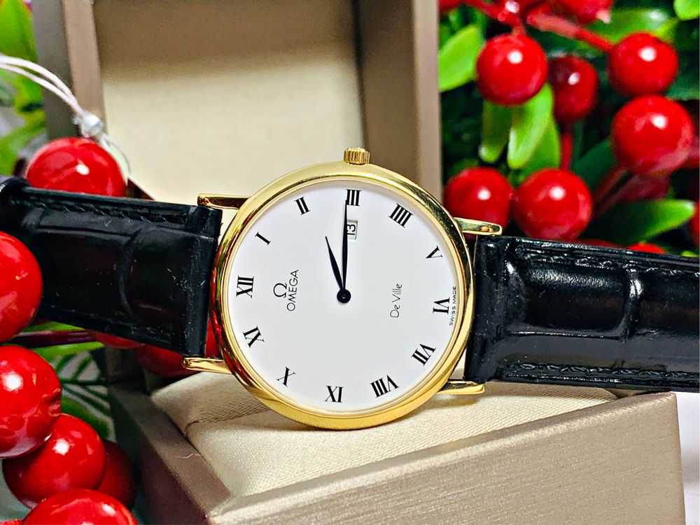Золотые часы от бренда класса люкс «Omega»