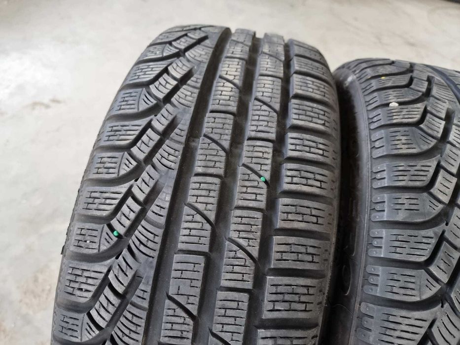 2 Anvelope de IARNA 235.45.18 'Pirelli' ; stare foarte buna