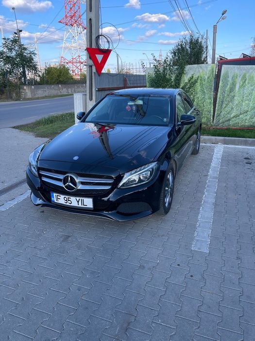 Mercedes-Benz C Mașina achiziționată de la reprezentanta km reali.