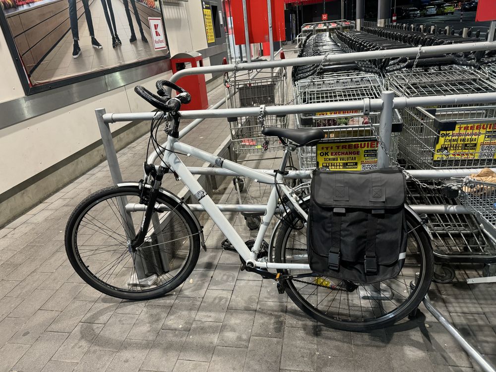 Vând bicicletă pe 28revizie făcuta recent piese noi