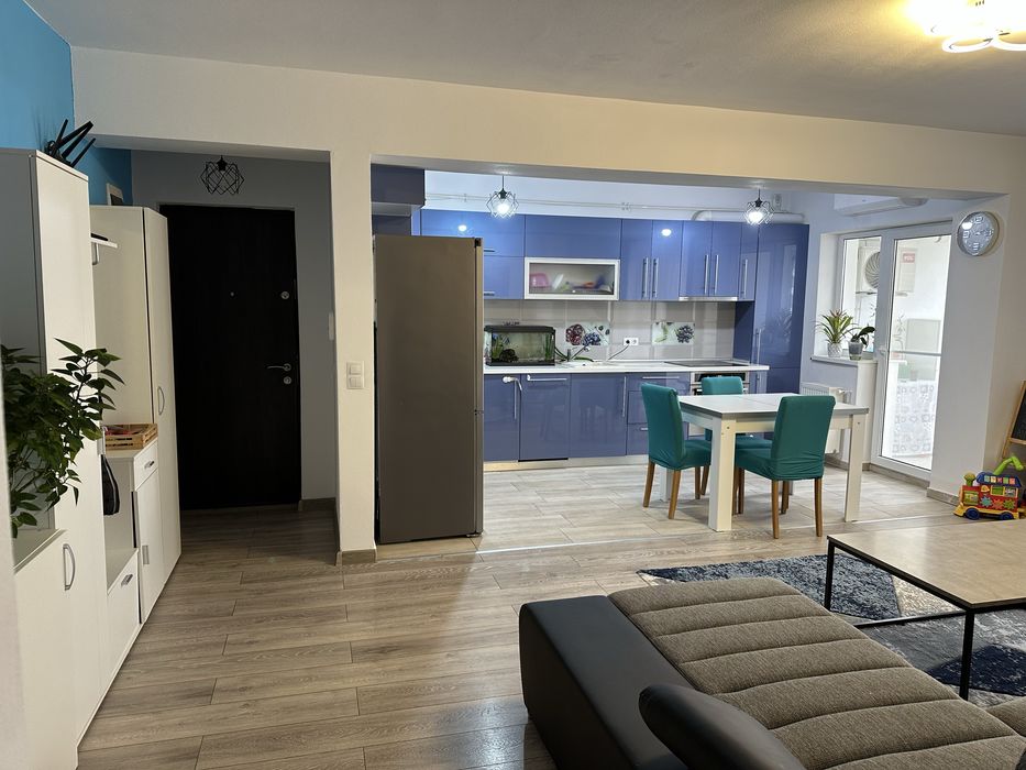 Vând apartament 3 camere decomandat