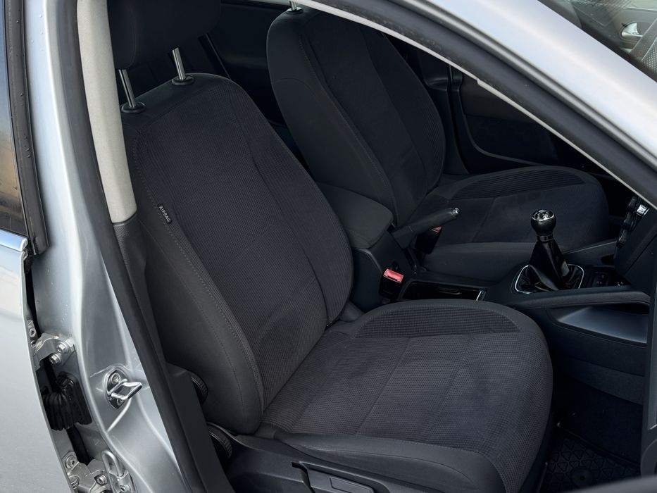 Volkswagen Jetta 1.6 MPi 102CP