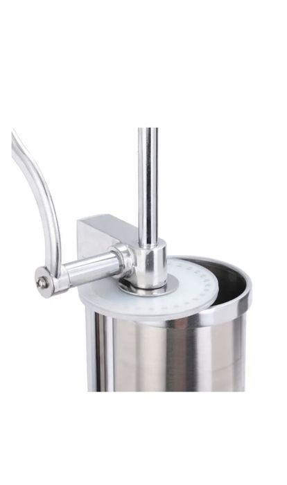 Колбасный шприц.