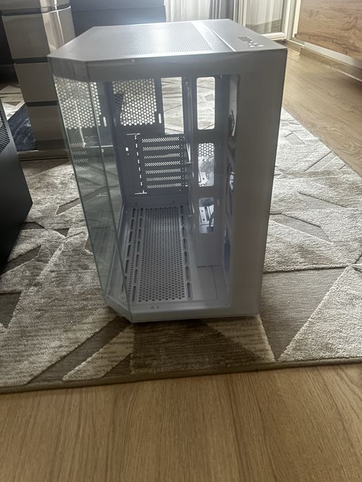 БЯЛА PC кутия Fish Tank