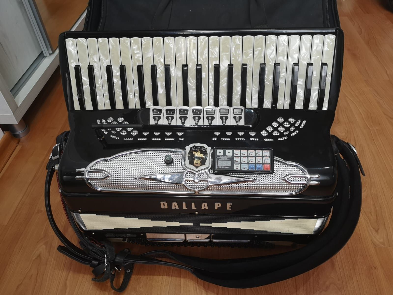 Vând acordeon midi italian digital cu midi juzisound