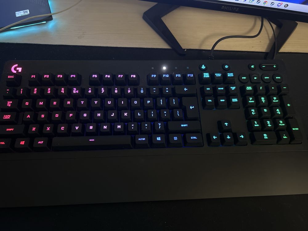 Tastatura logitech g213 nou nouta cu iluminare RGB.